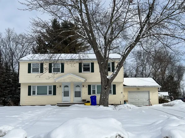 2 Rose Cir, Hamlin, NY 14464