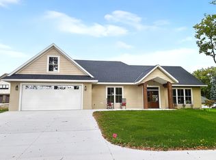 11628 Indian Beach Rd, Spicer, MN 56288