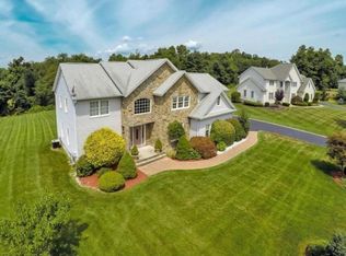 10 Margo Ct, Airmont, NY 10901