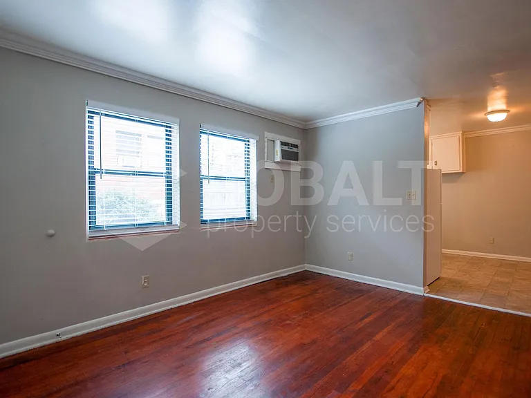 1009 Greenwood Ave NE #8 — Photo 3