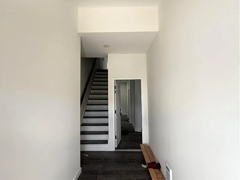 729 3rd St — Photo 3