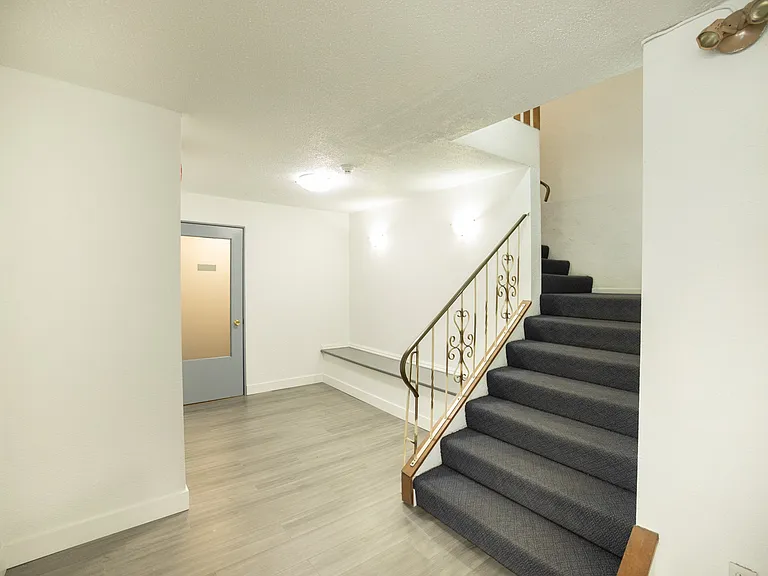 1333 Broadway E #212 — Photo 5