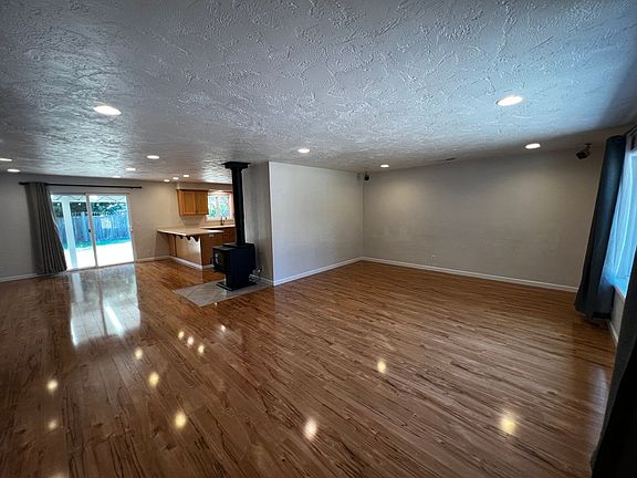 5th image of 1370 Brickley Rd
