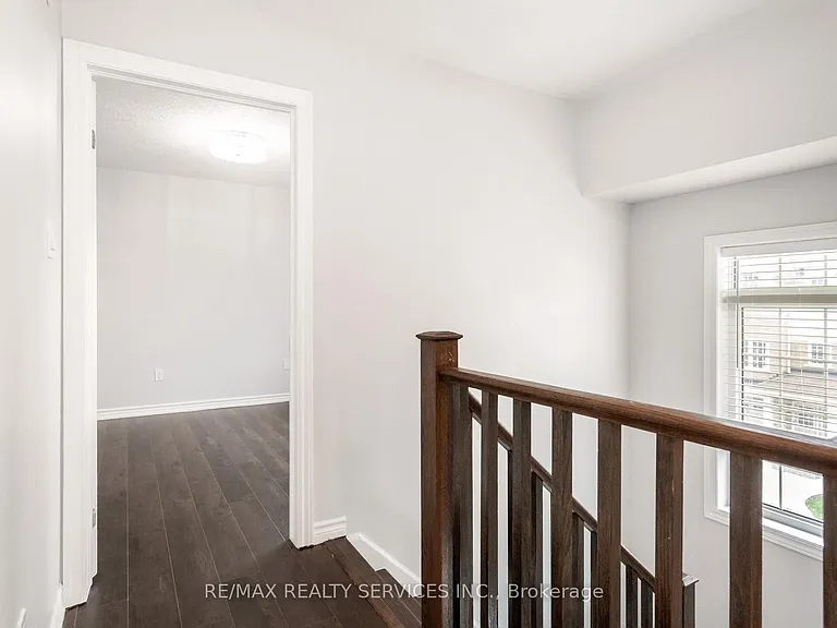 21 Dorchester Ter — Photo 29