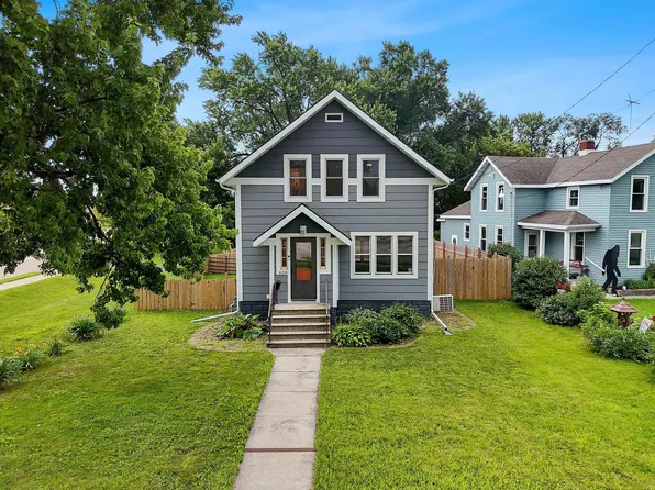 608 W Winneconne Ave, Neenah, WI 54956