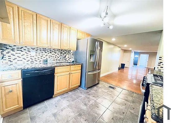 2nd image of 3013 W Girard Ave
