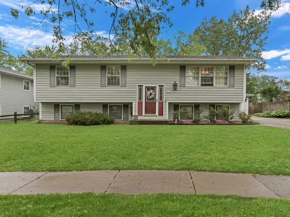 409 Greenview Dr, Park City, IL 60085