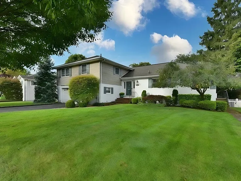 136 Lee Rd — Photo 3