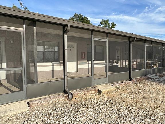 3rd image of 2505 Park Plz Unit 4