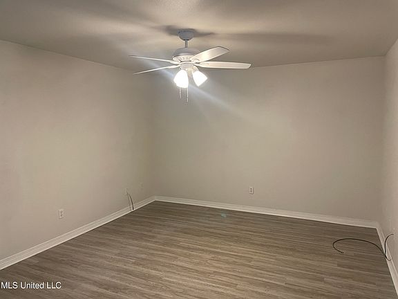 3rd image of 31 Grand Lido Ln