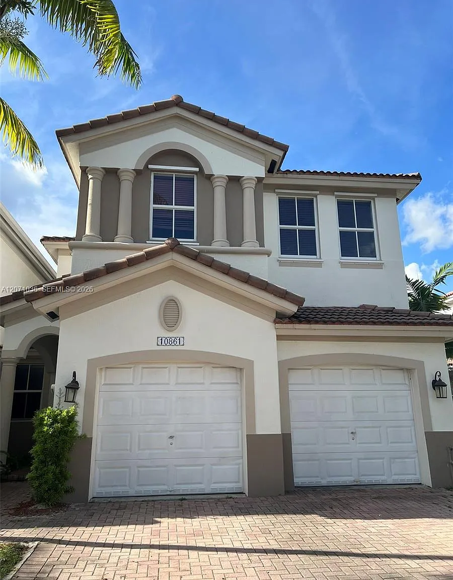 Islands At Doral — Photo 1