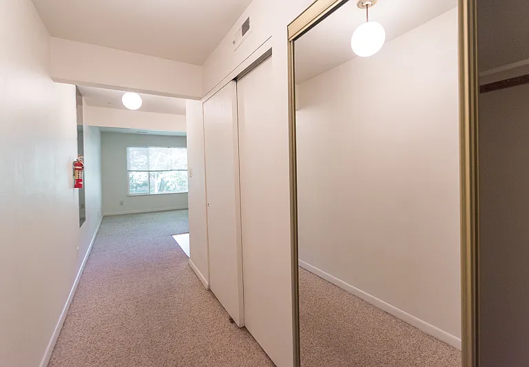 Barney's Place Apartments — Photo 16