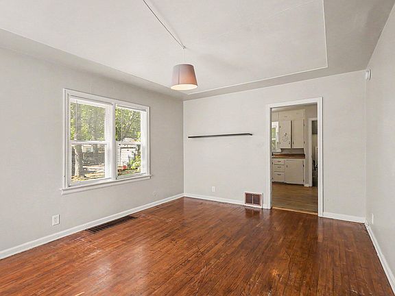 5th image of 3329 Sanford St