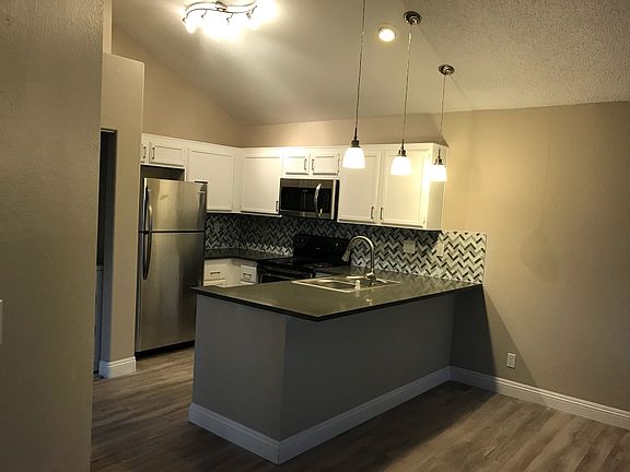 2nd image of 100 Dawn Isle Dr
