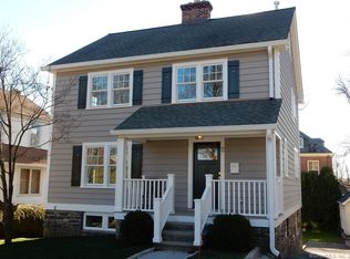 8 Bolling Pl, Greenwich, CT 06830