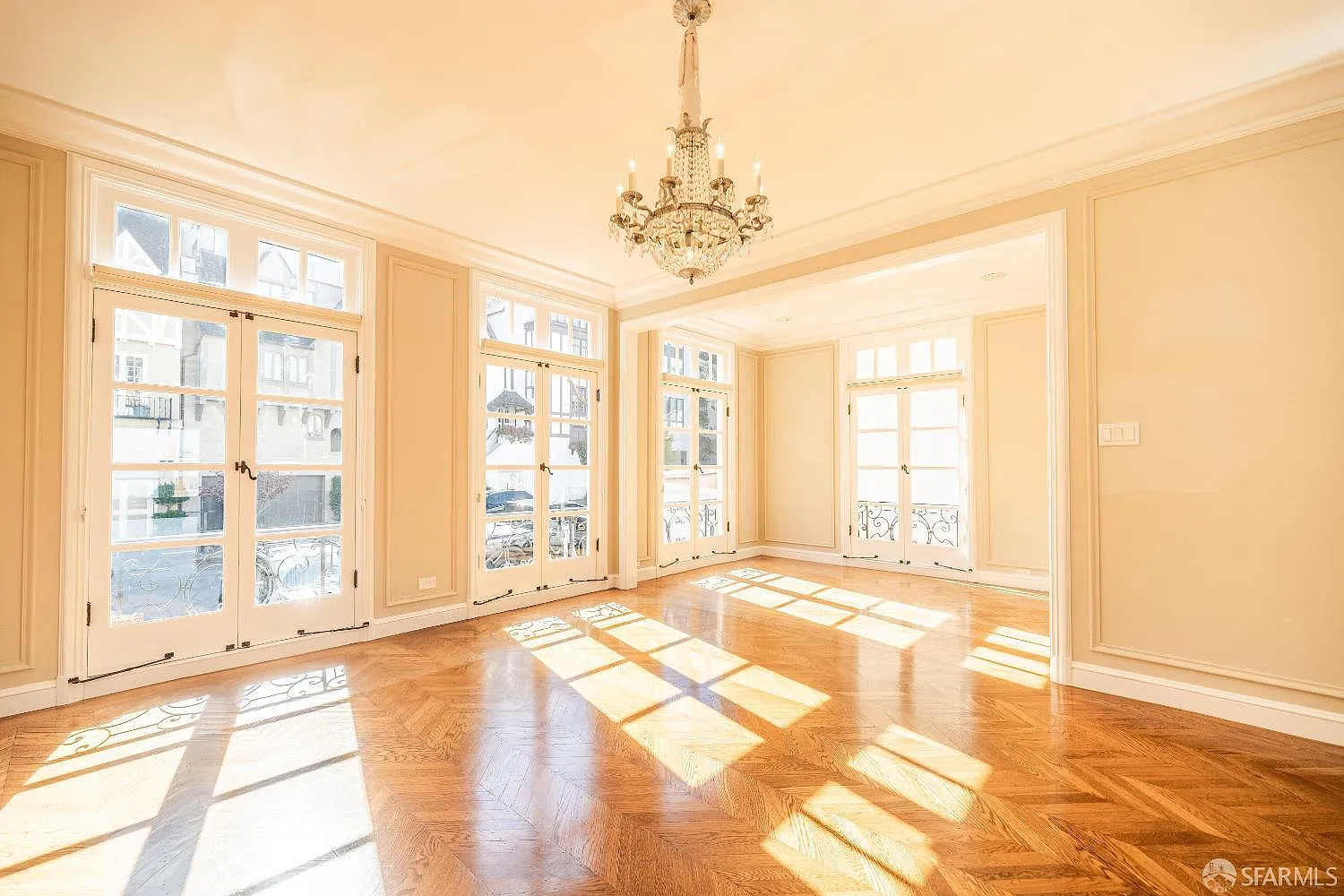 6 bed, 4.5 bath, $30,000 — Photo 3