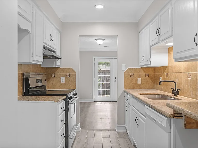 14535 Misty Meadow Ln — Photo 11