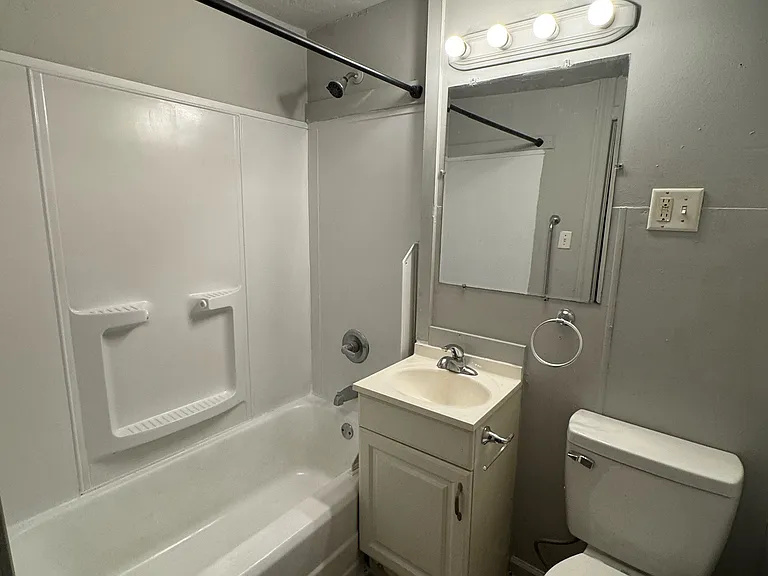 51 S Queen St #1 — Photo 31
