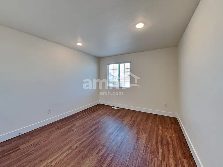 1029 N Barkvine Ave — Photo 21