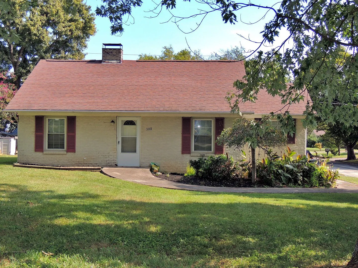 Coming Soon! Available Now Beautiful 3 Bedroom In Alcoa! — Photo 2
