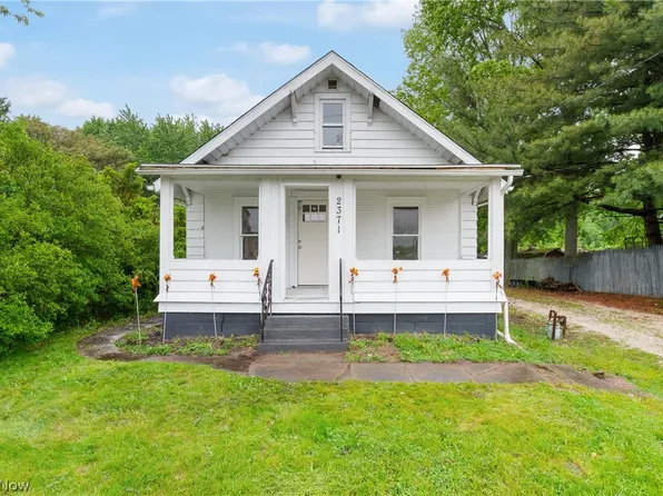2371 Greensburg Rd, North Canton, OH 44720