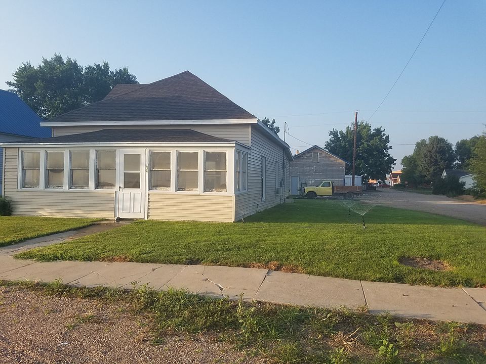 1st image of 304 E 1st St