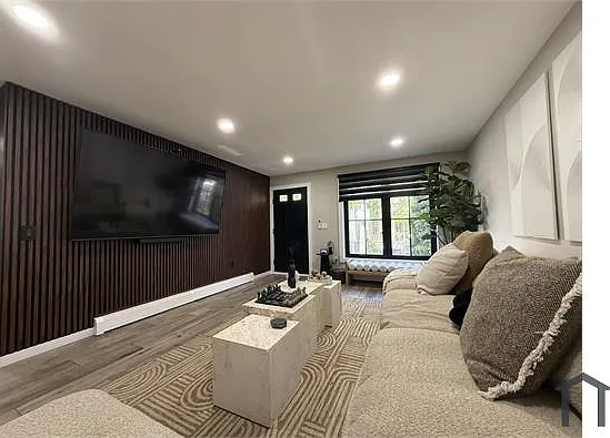 134 S 12th Ave #A — Photo 2