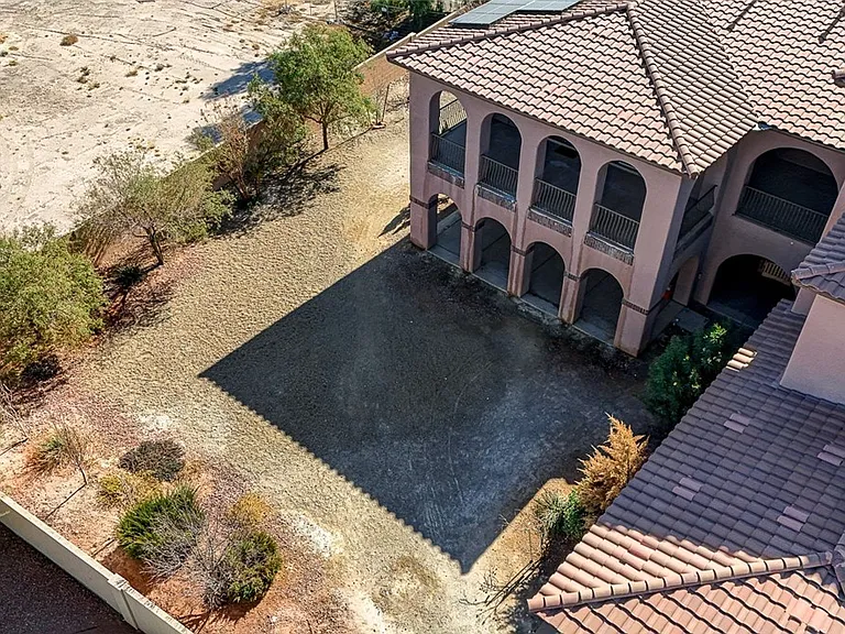 8490 Via De Bellasidra Ct — Photo 93
