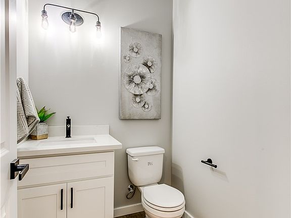 5th image of 1104 To 1106 E 53rd St