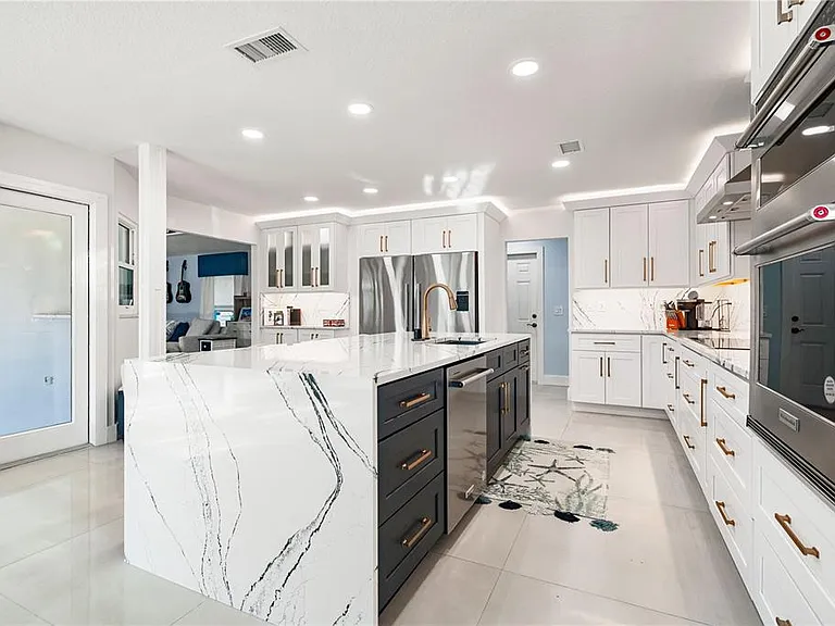 2500 Monterey St — Photo 8