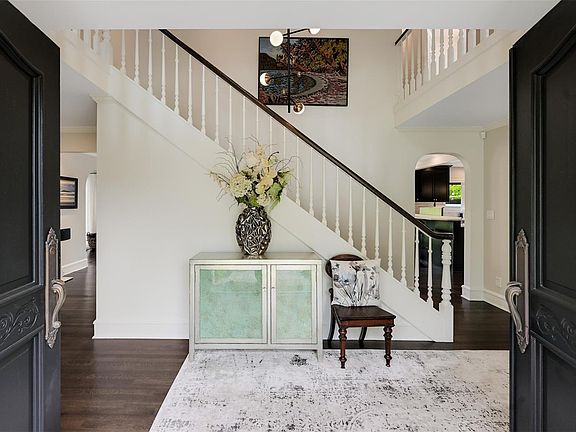 5th image of 3075 Devon Rd