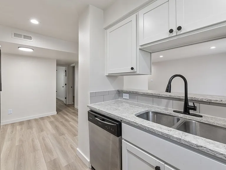 City Scene Apartments — Photo 38