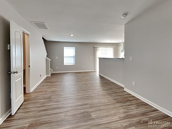 5th image of 805 Joselynn Dr