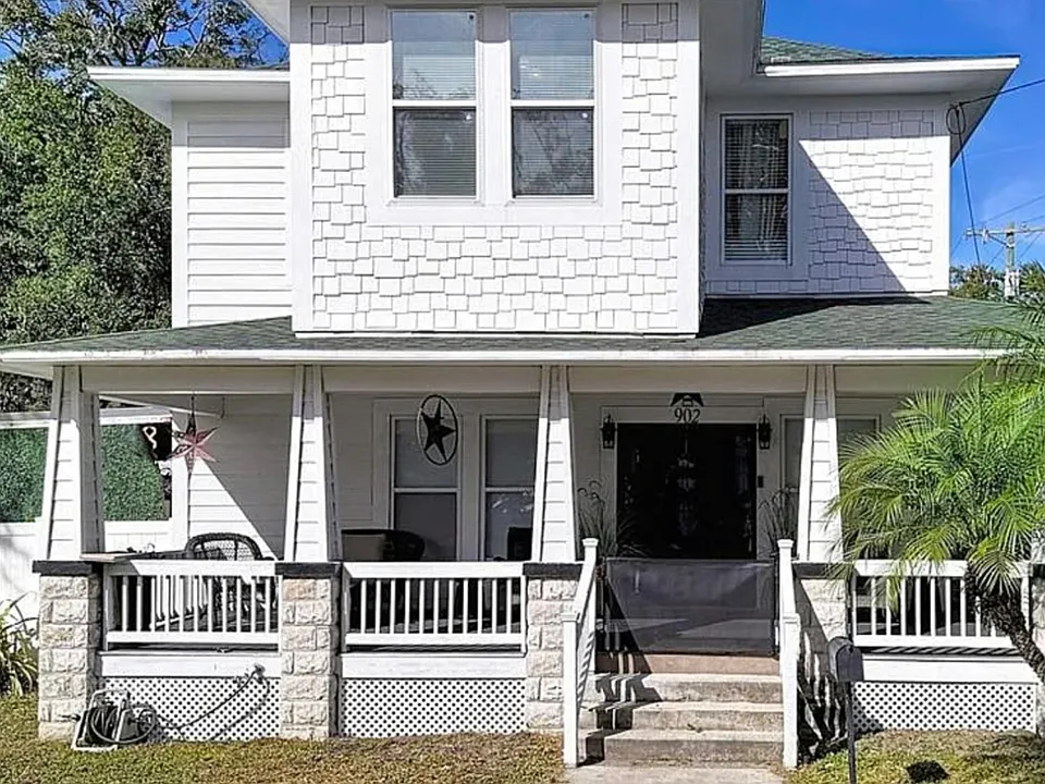 902 W Baker St