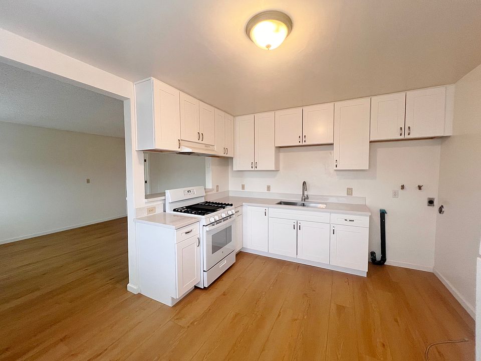 Eat-in Kitchen