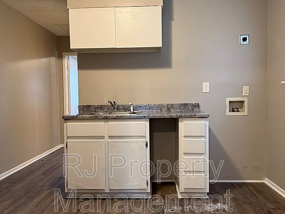 5th image of 2365 Dexter Ave