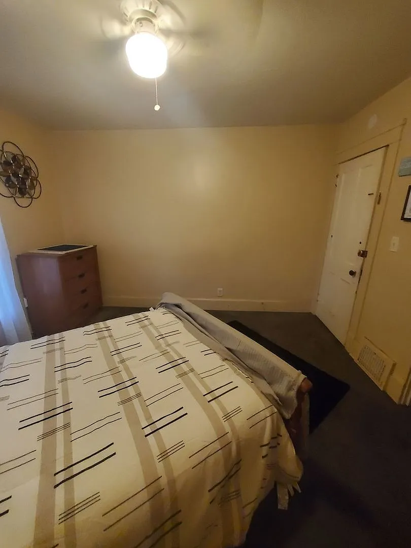 2117 Slauson Ave - (6 unit) — Photo 2