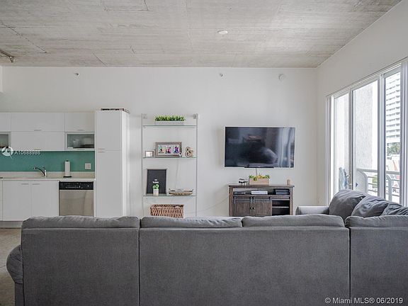 5th image of 133 NE 2nd Ave APT 1008