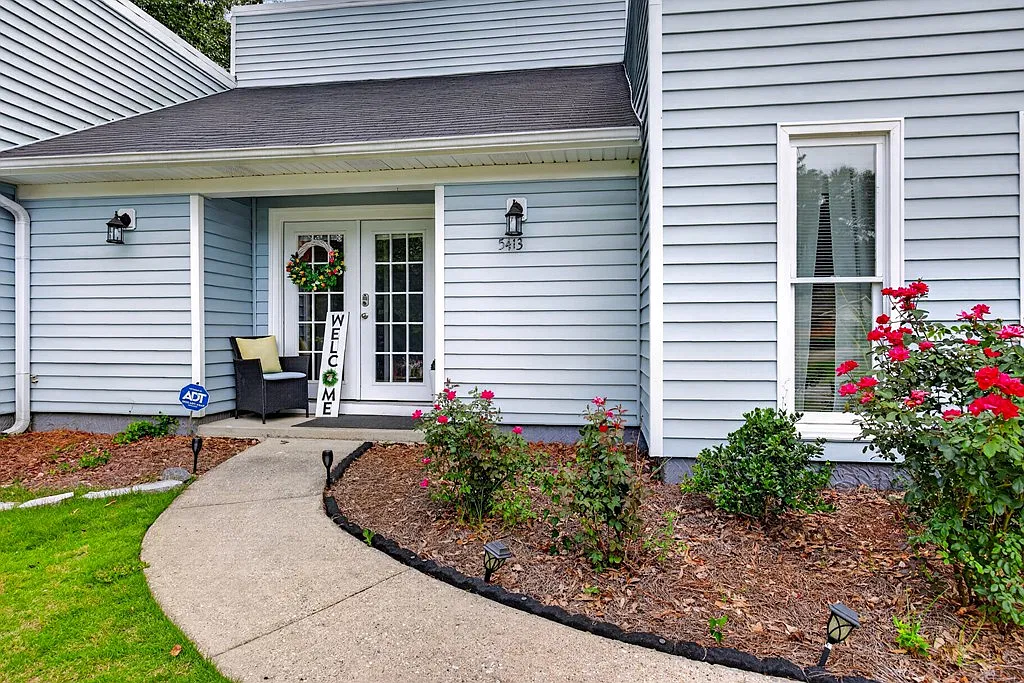 3 bed, 1468 sqft, $2,400 — Photo 2