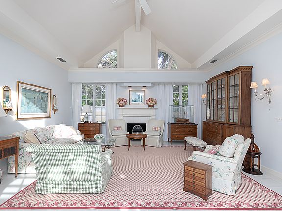 4th image of 70 Paget Ct