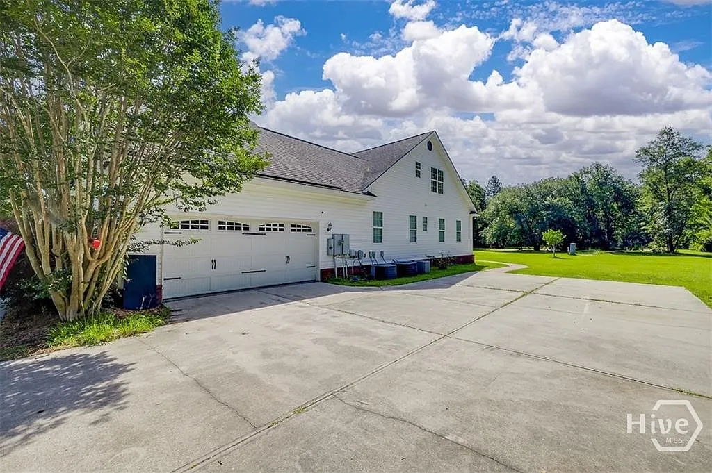 5 bed, 4.5 bath, 4002 sqft, $3,450 — Photo 4