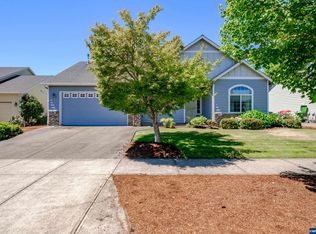 917 Pioneer Dr, Silverton, OR 97381