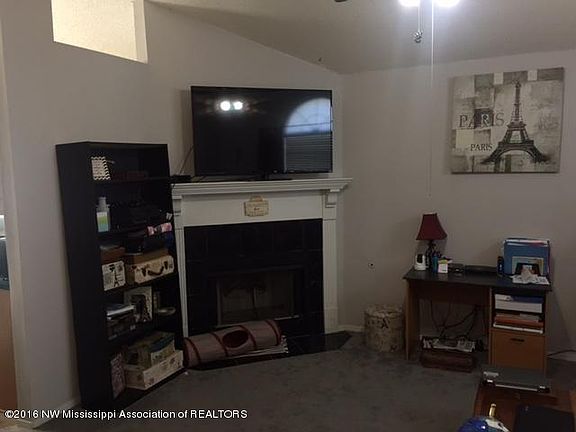 4th image of 2647 Waverly Dr