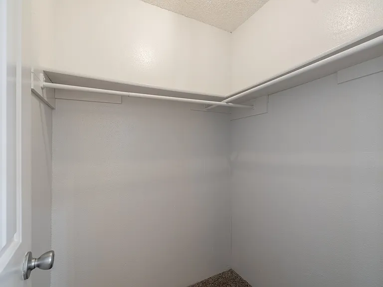Palisades Park Apartments — Photo 24
