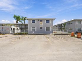 1951 SW 69th Ave, Hollywood, FL