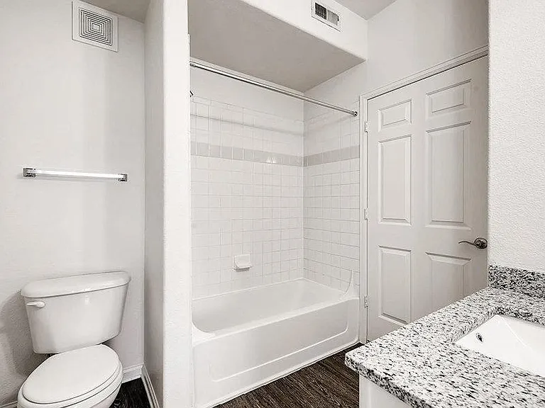 Allure Apartments — Photo 15