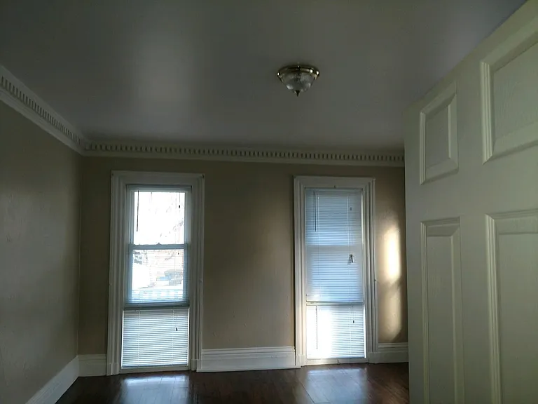 7 Broad St #1 — Photo 3