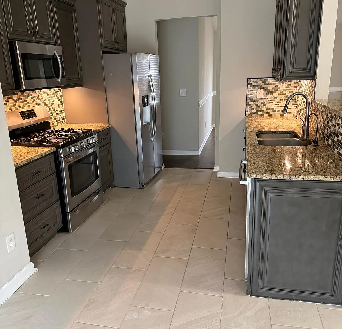 4 bed, 2589 sqft, $2,200 — Photo 2