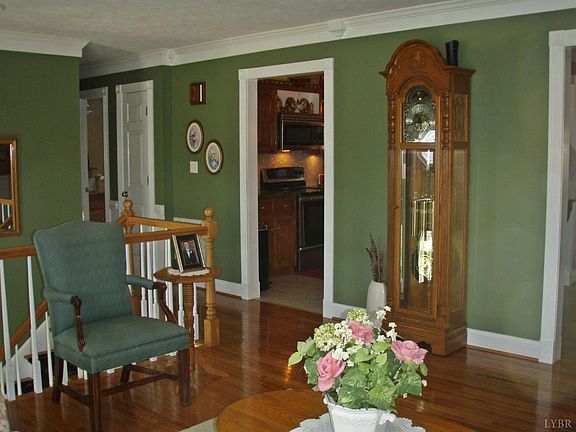 3rd image of 19 Brookwood Dr