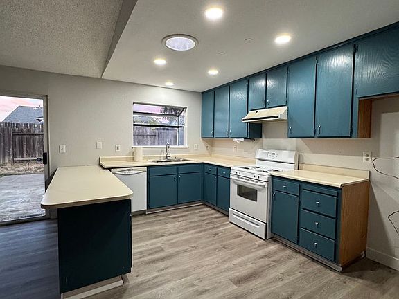 5th image of 7705 Tea Berry Way #220